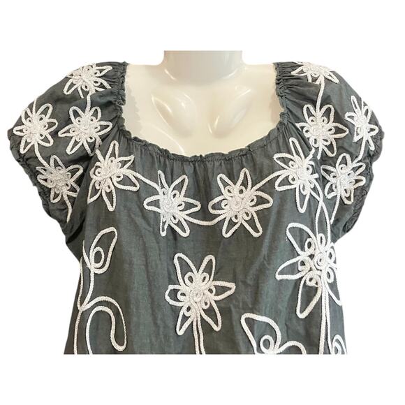 Lauren Michelle Women's Grey W/ White Sparkle Embroidrey Boho Casual Top SZ L - Picture 4 of 7